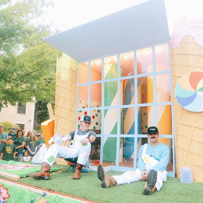 Phi Kappa Chi Homecoming float