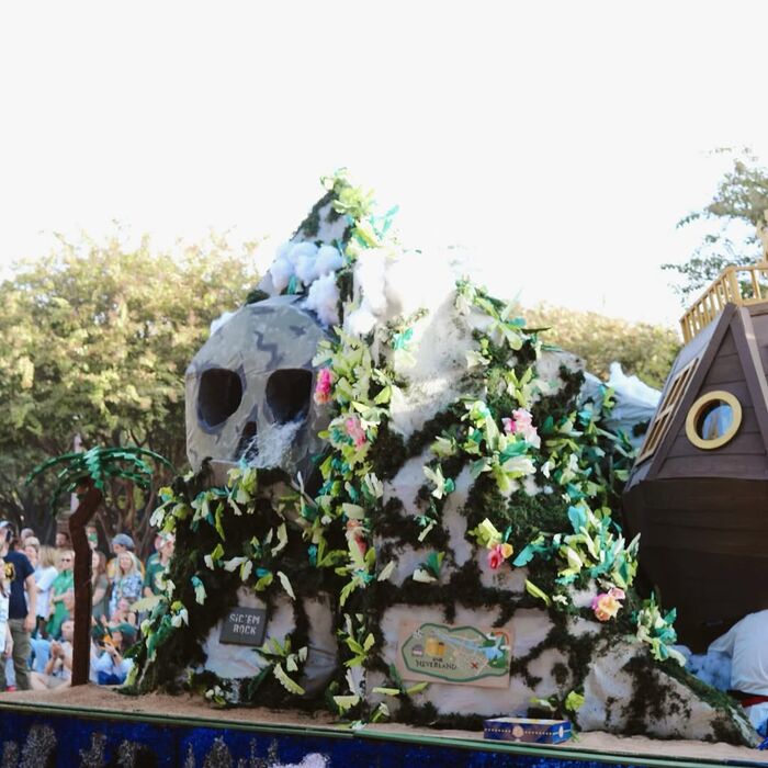 Phi Kappa Chi Homecoming float
