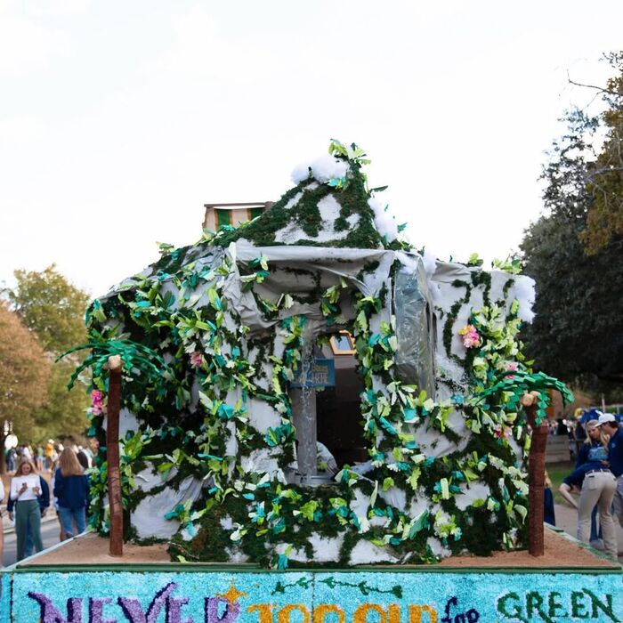 Phi Kappa Chi Homecoming float