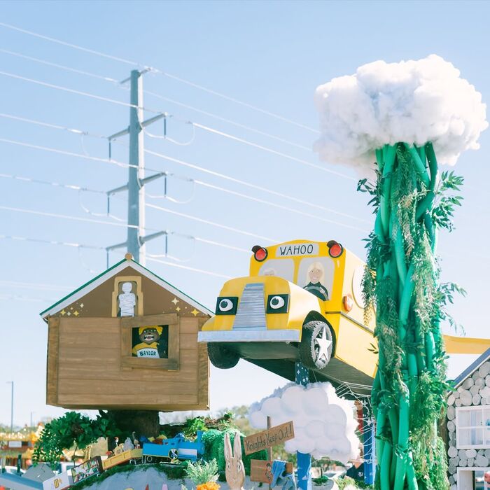 Phi Kappa Chi Homecoming float